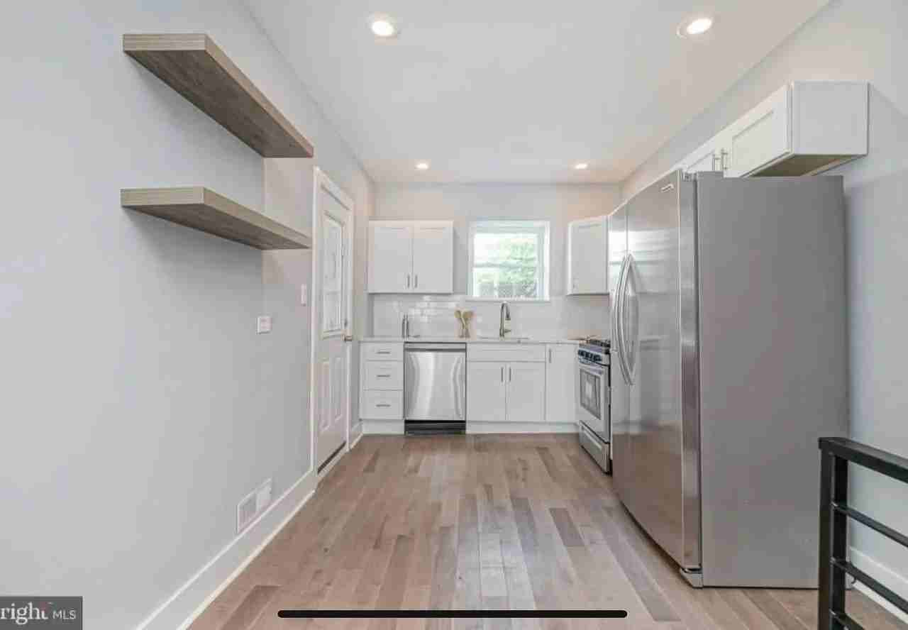 1917 Pierce St - Photo 5 of 25