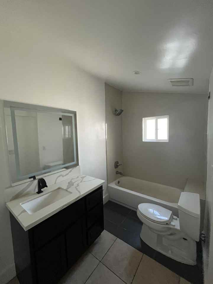 13644 Terra Bella St #B - Photo 3 of 20