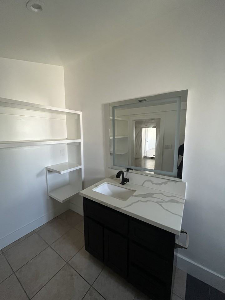 13644 Terra Bella St #B - Photo 5 of 20