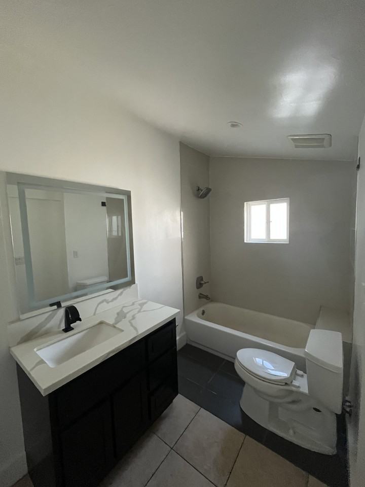 13644 Terra Bella St #B - Photo 6 of 20