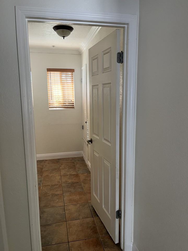 12727 Shenley St - Photo 2 of 40