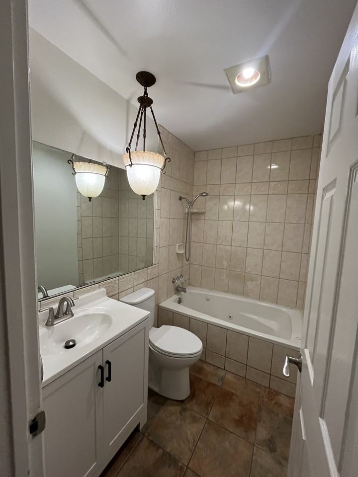 12727 Shenley St - Photo 4 of 40