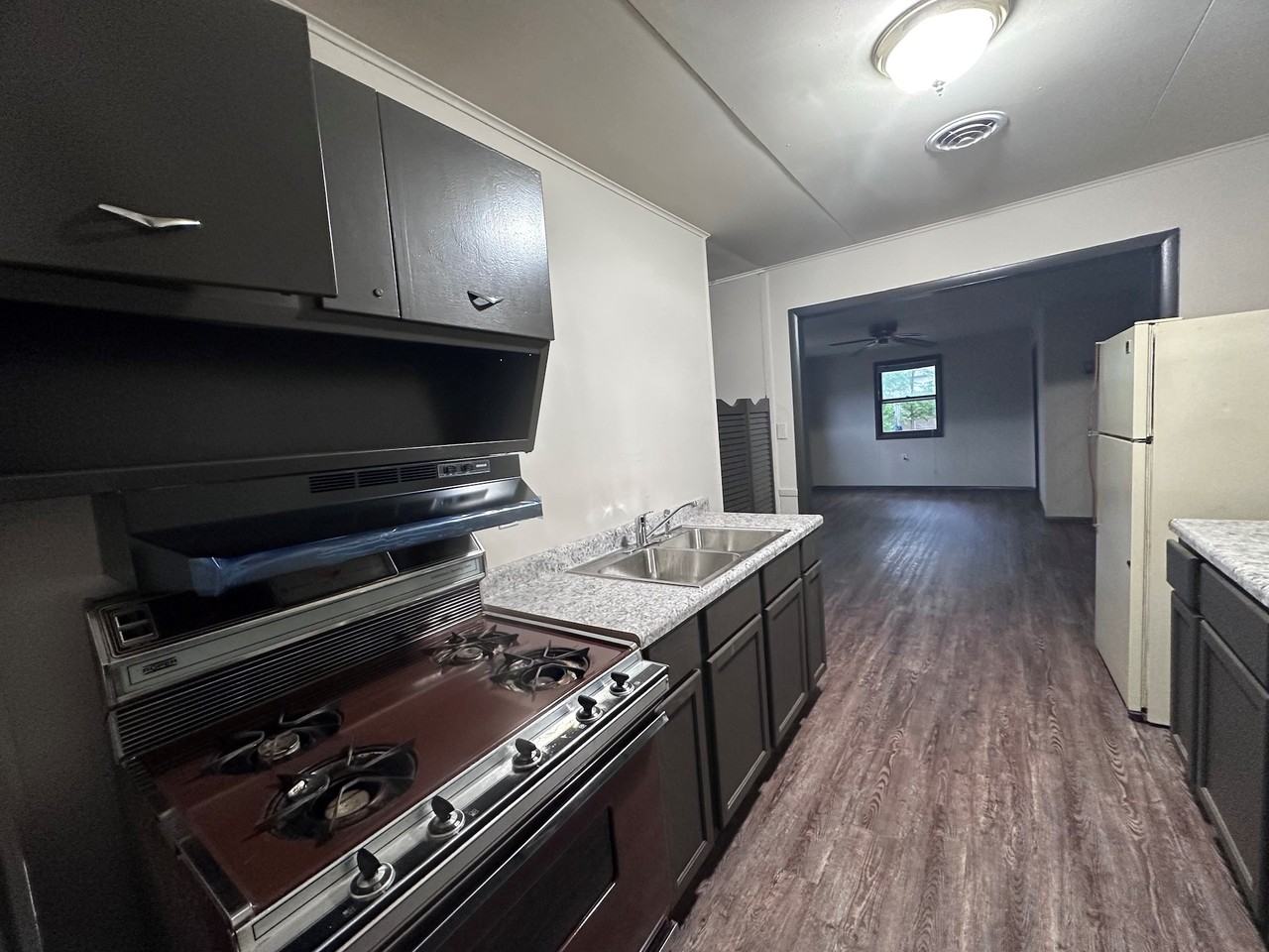 201 E Columbia St - Photo 2 of 17