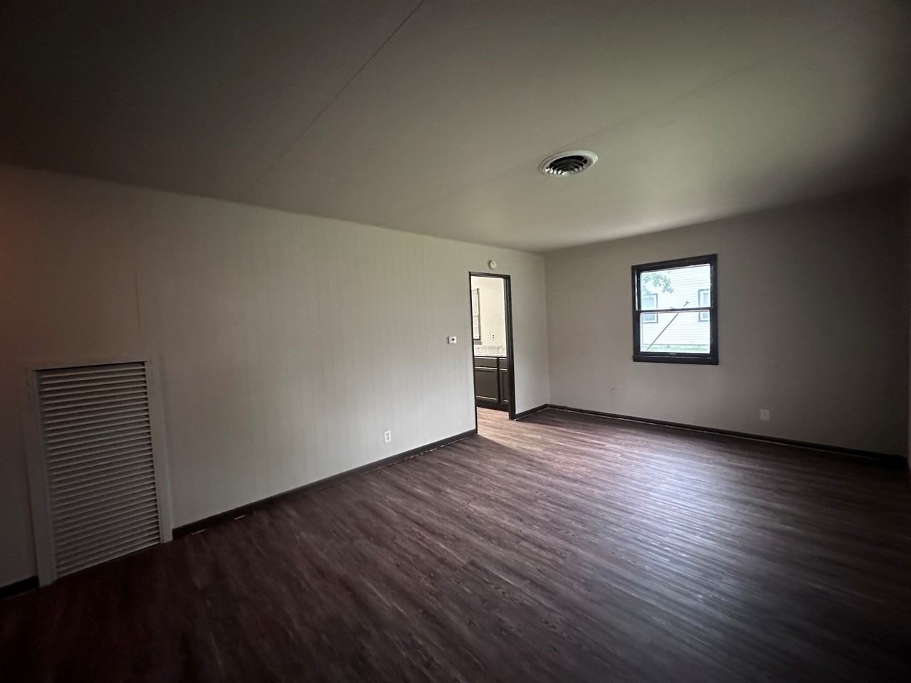 201 E Columbia St - Photo 6 of 17