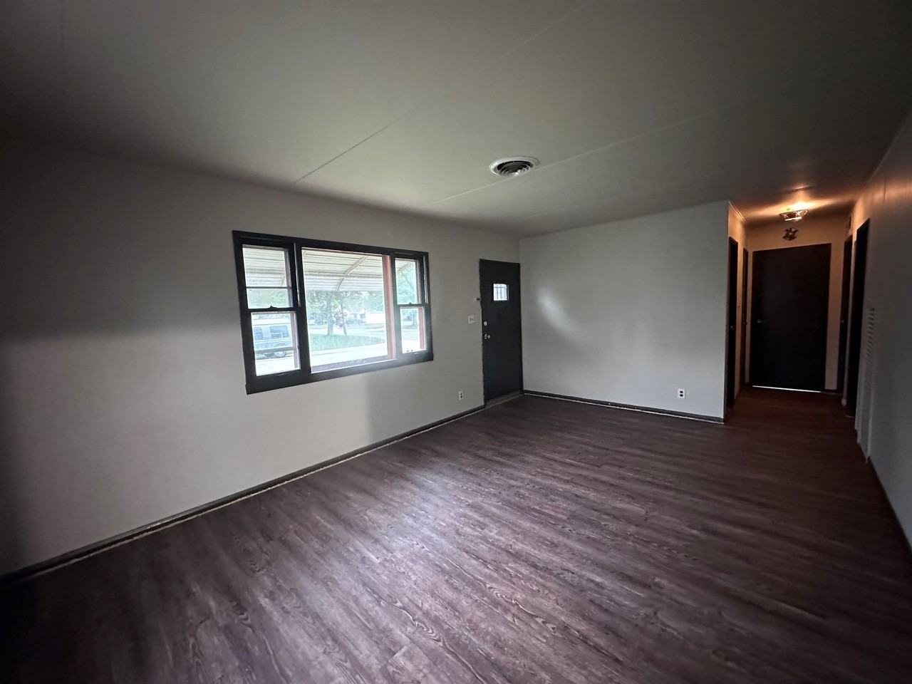 201 E Columbia St - Photo 7 of 17