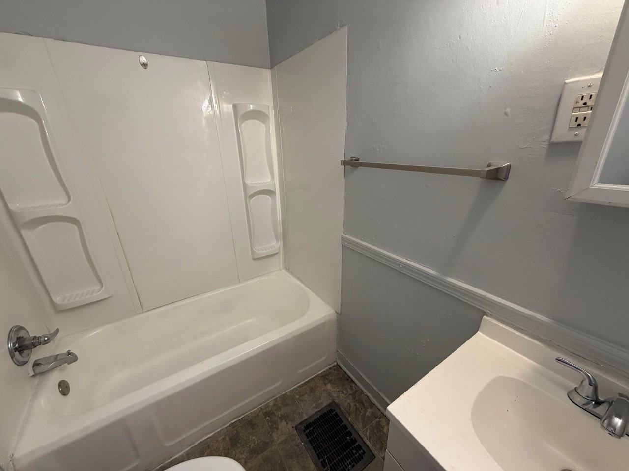 1221 E Williams St #E - Photo 4 of 18