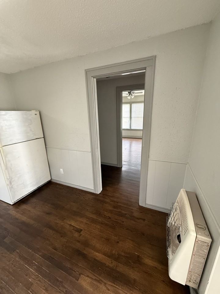 109 N Draper Ave #1 - Photo 5 of 17