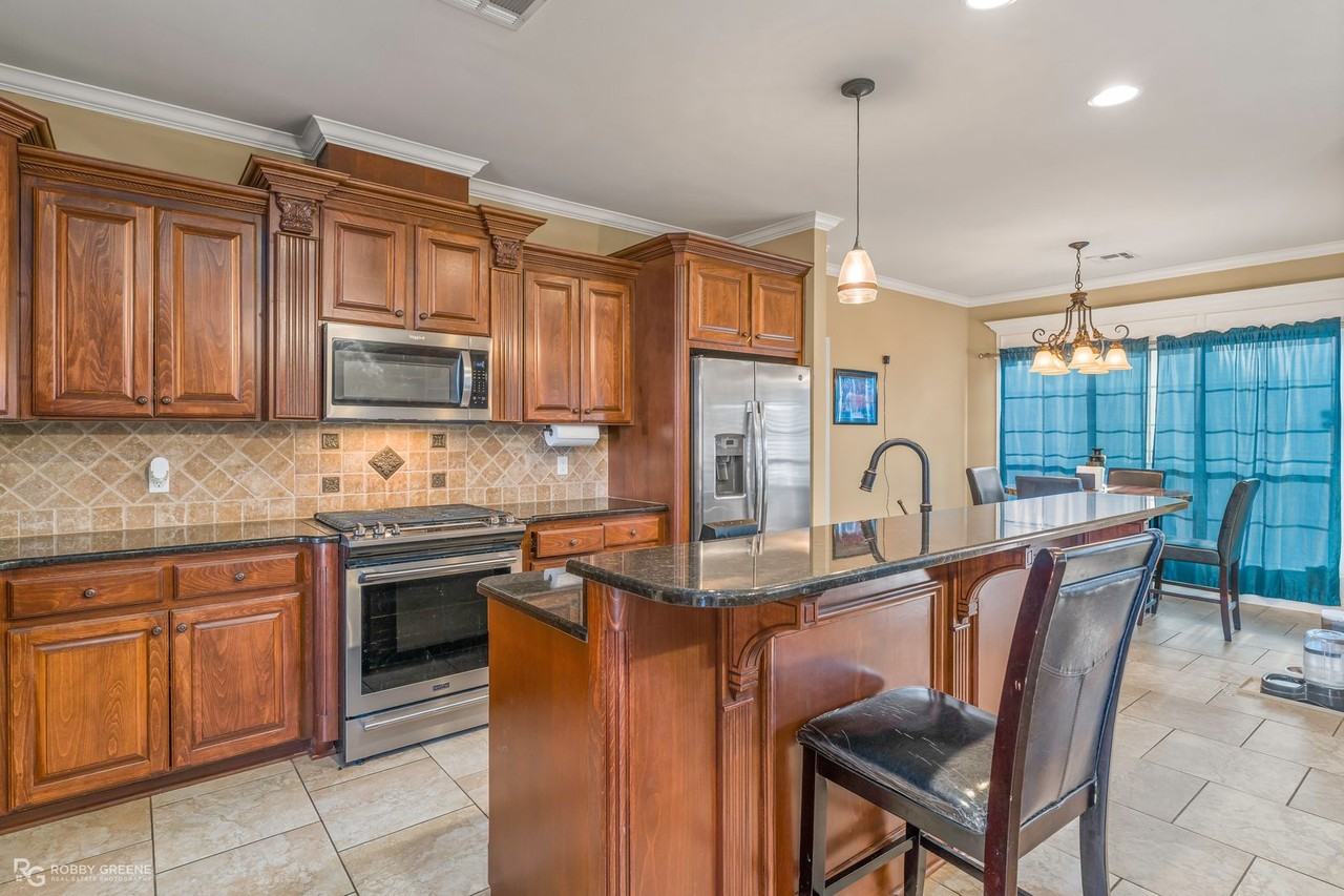 4425 Ellis Ct - Photo 3 of 32