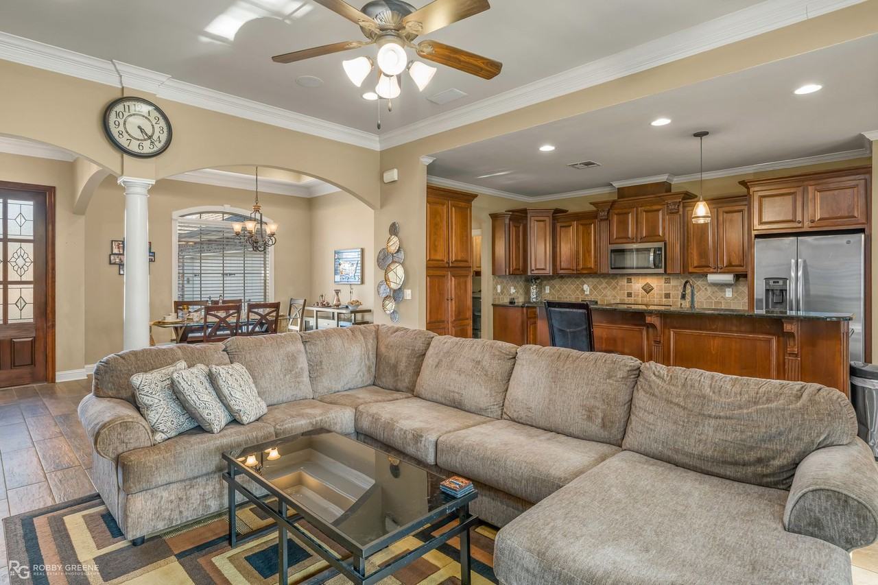 4425 Ellis Ct - Photo 4 of 32