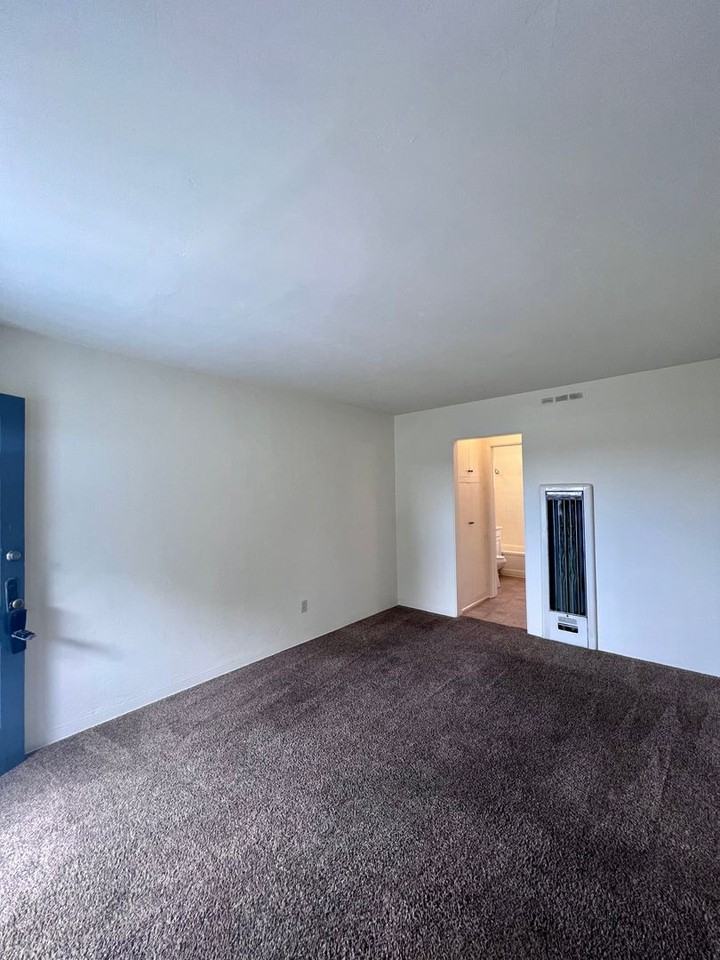 5674 Mildred St - Photo 3 of 9