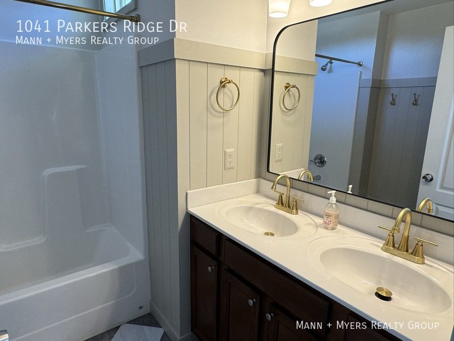 1041 Parkers Ridge Dr - Photo 3 of 39