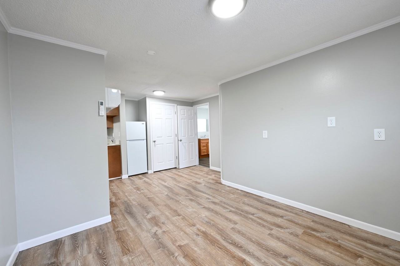 425 W Cook Rd #7 - Photo 4 of 15