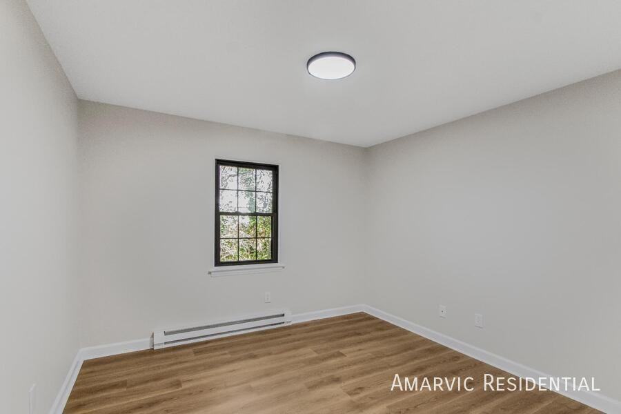 2048 Godwin Ln - Photo 4 of 9