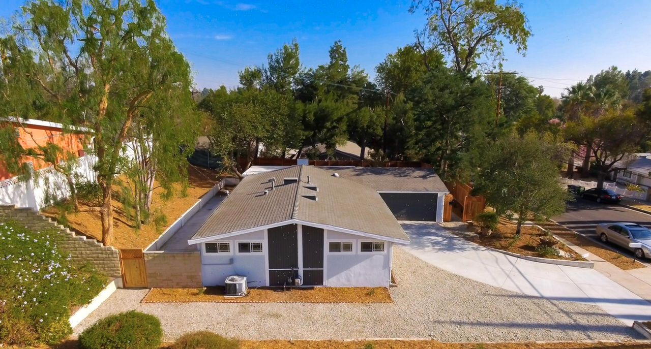 17138 Sunderland Dr - Photo 2 of 16