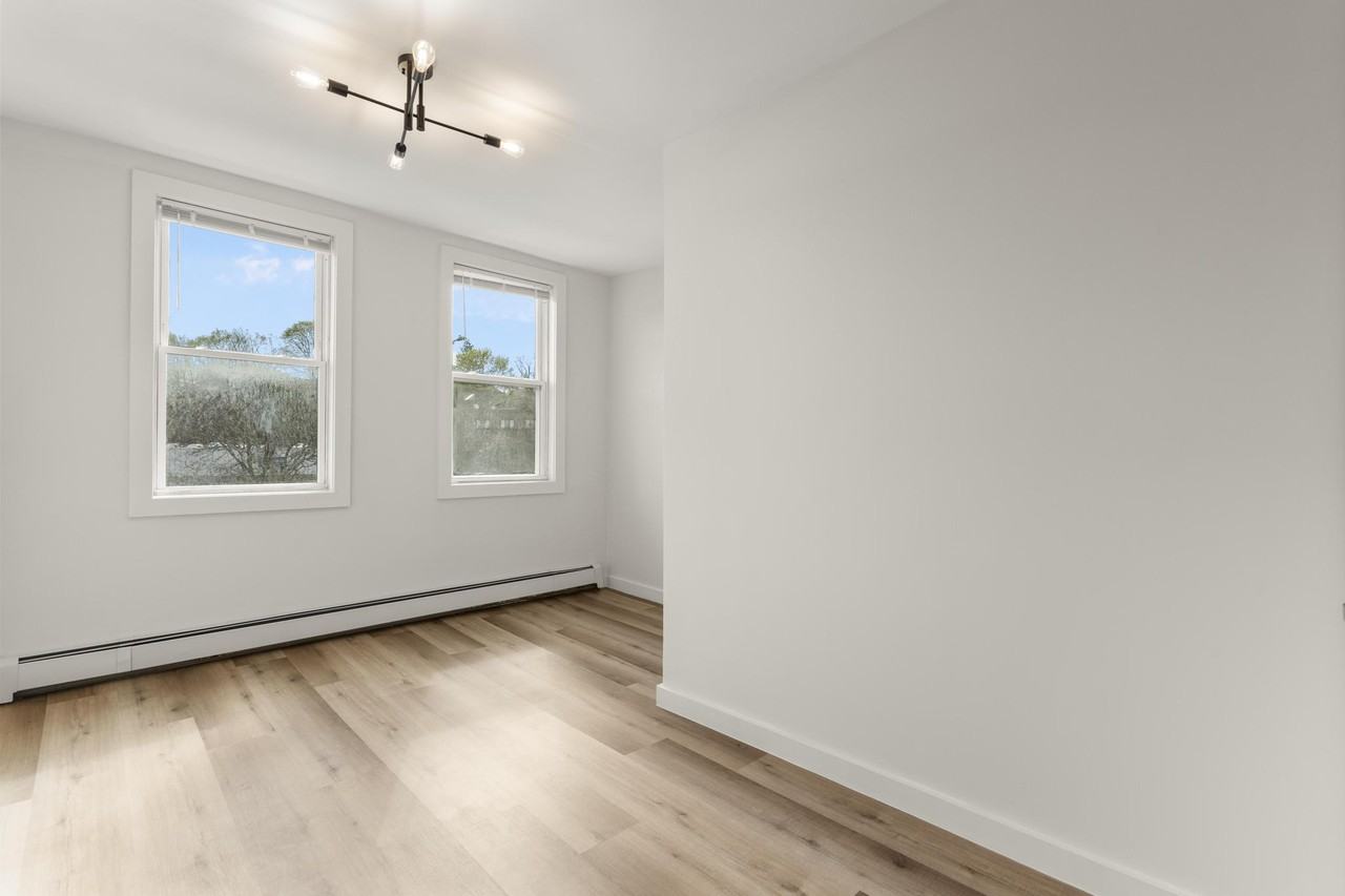 425 N Main St #8 - Photo 4 of 17