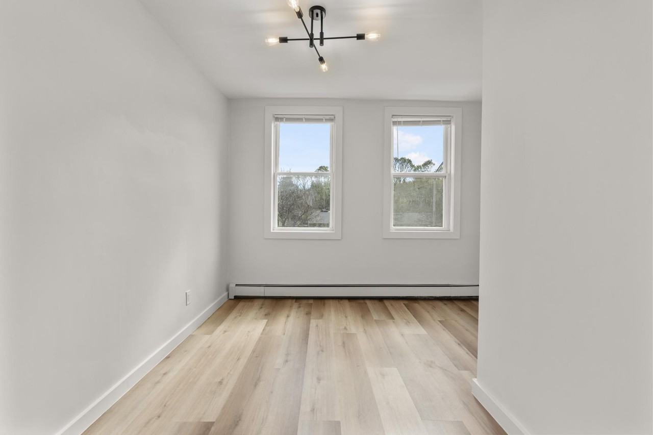 425 N Main St #8 - Photo 5 of 17