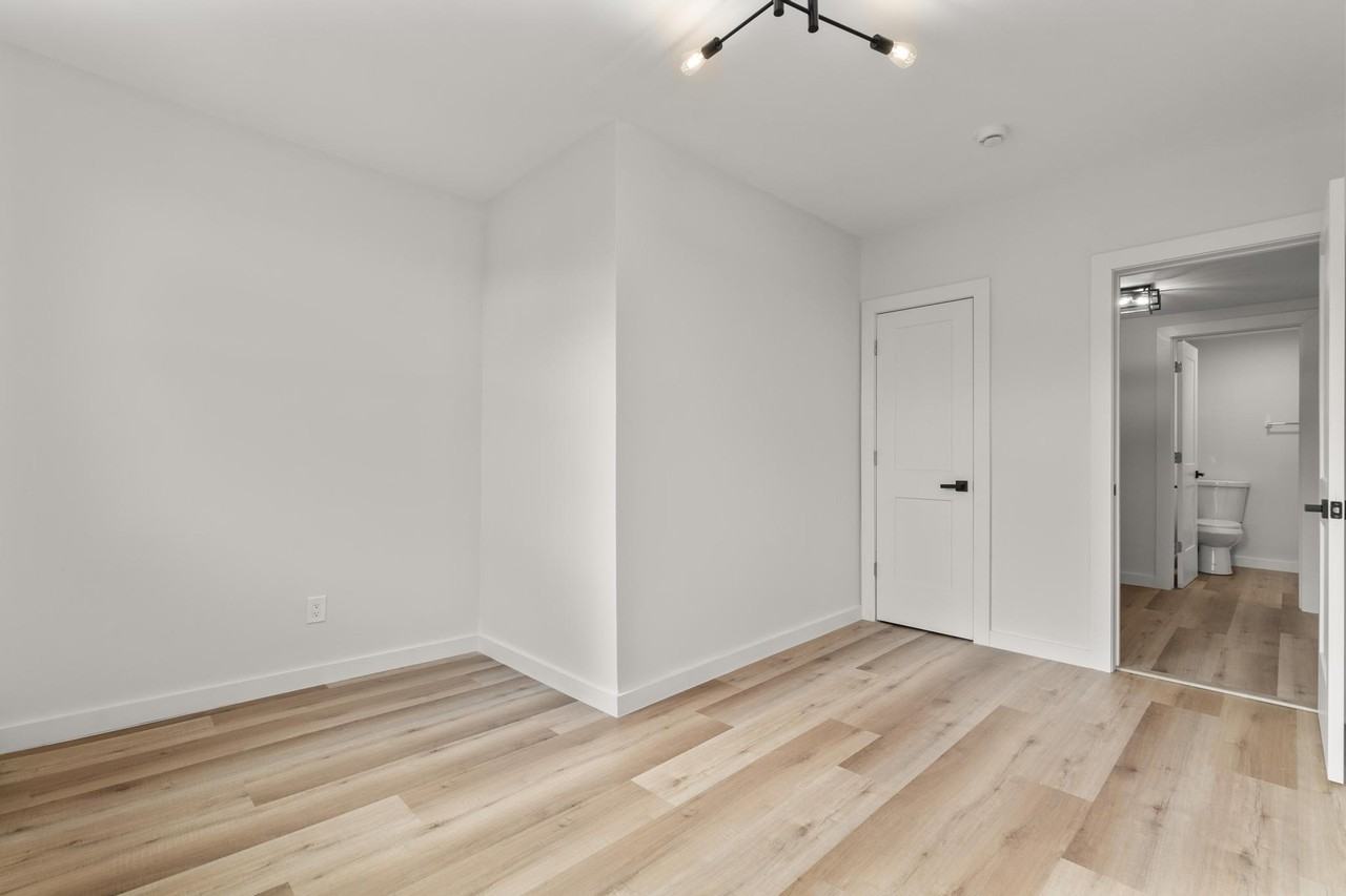 425 N Main St #8 - Photo 7 of 17