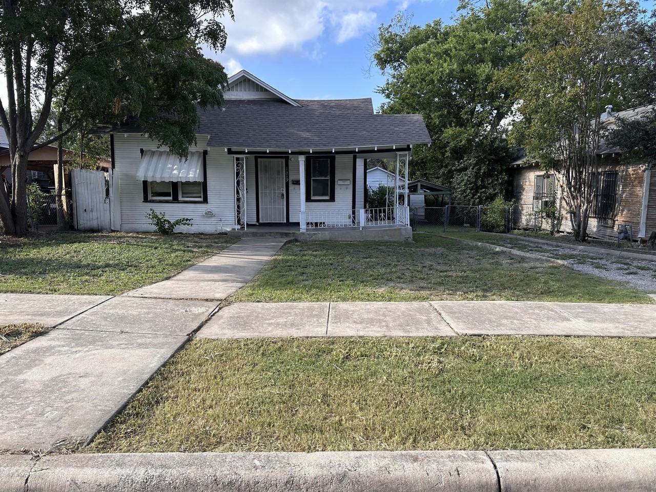 1319 Leal St #1