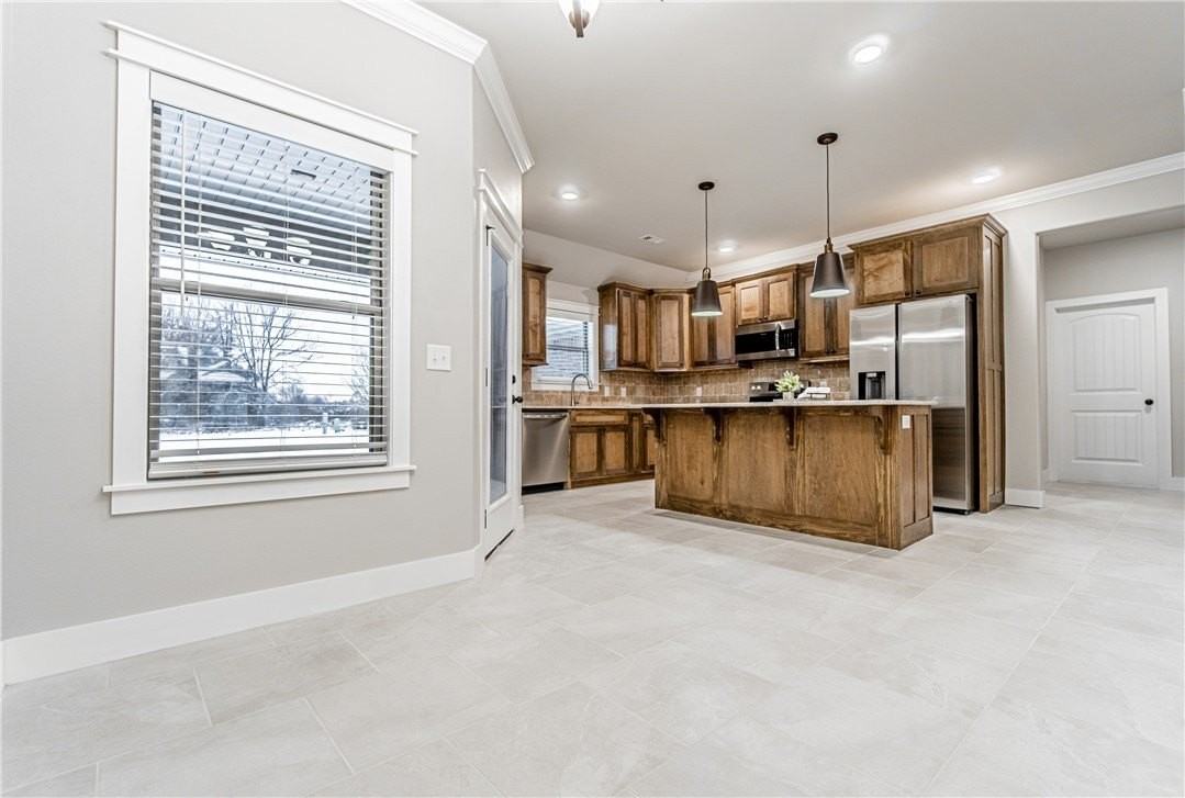 933 Hampton St - Photo 5 of 17