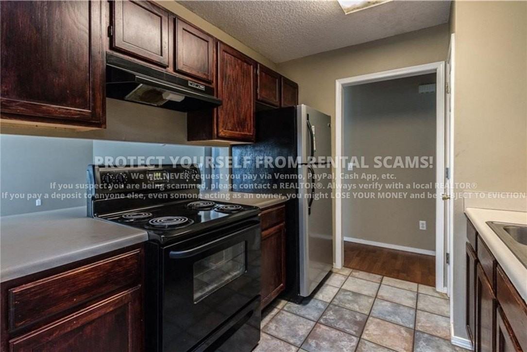 3079 W Essex Dr - Photo 3 of 14