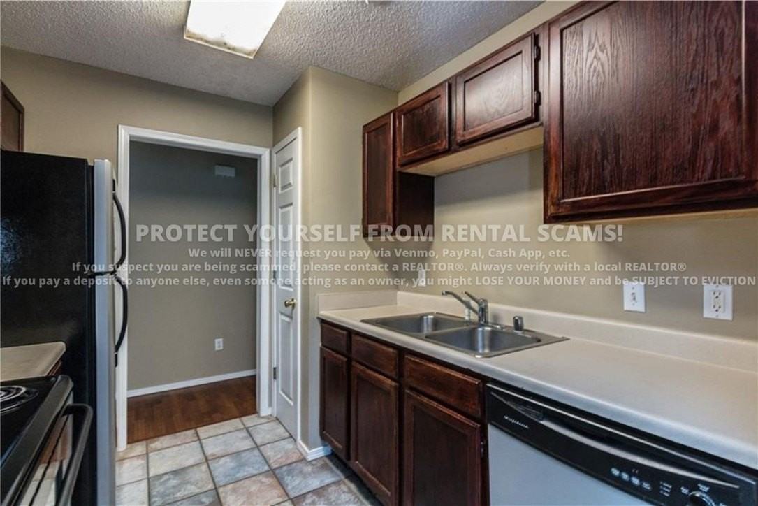 3079 W Essex Dr - Photo 4 of 14