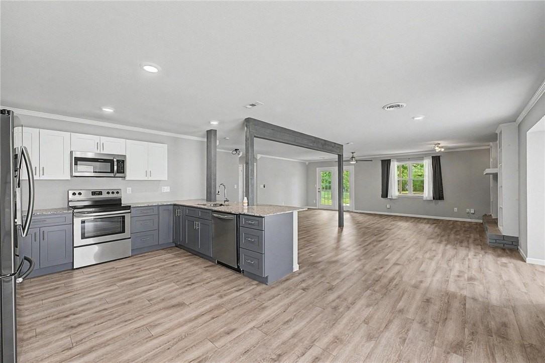 1404 W Pine St - Photo 2 of 22