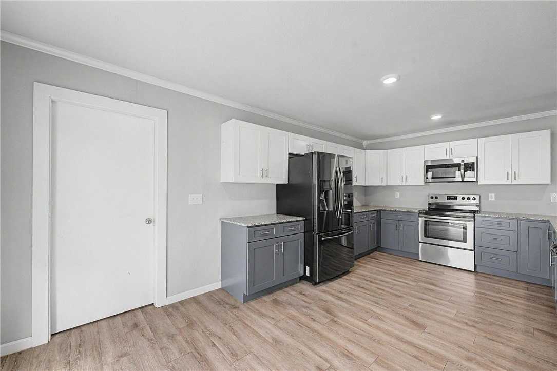 1404 W Pine St - Photo 3 of 22