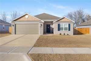 featured image of 3301 E Hagen St