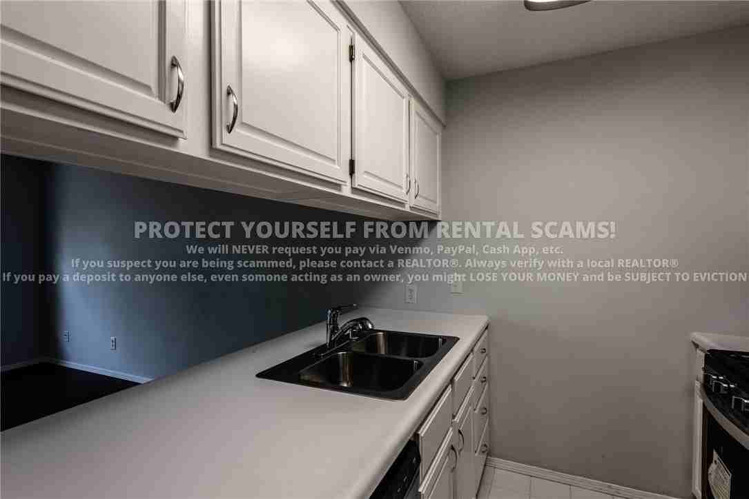 2554 W Houston St - Photo 6 of 15