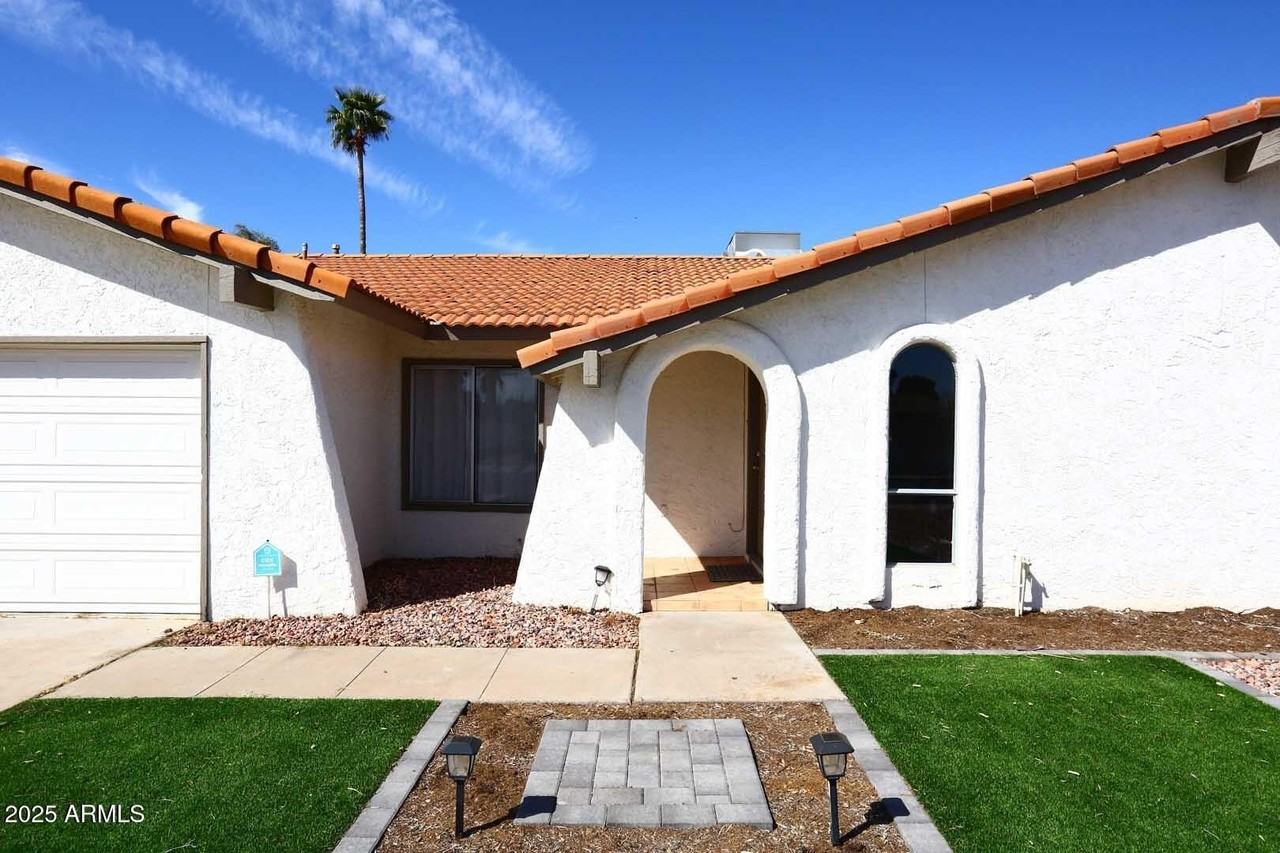 2634 S Cottonwood Dr - Photo 2 of 26