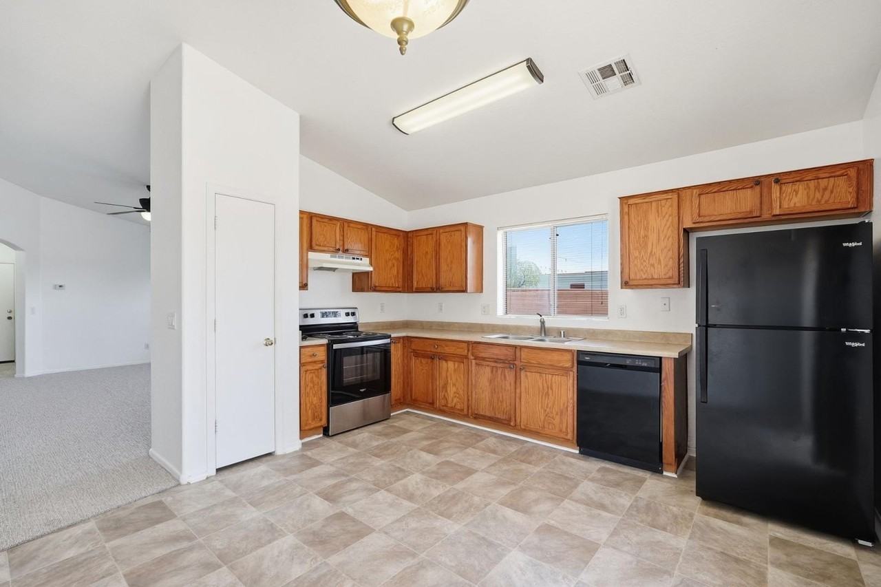 23851 W Lasso Ln - Photo 3 of 21