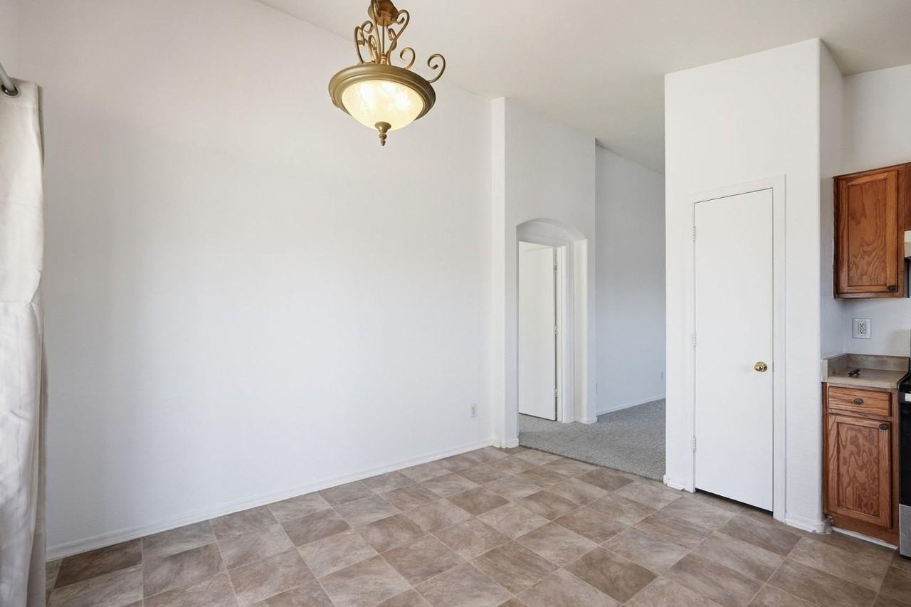 23851 W Lasso Ln - Photo 4 of 21