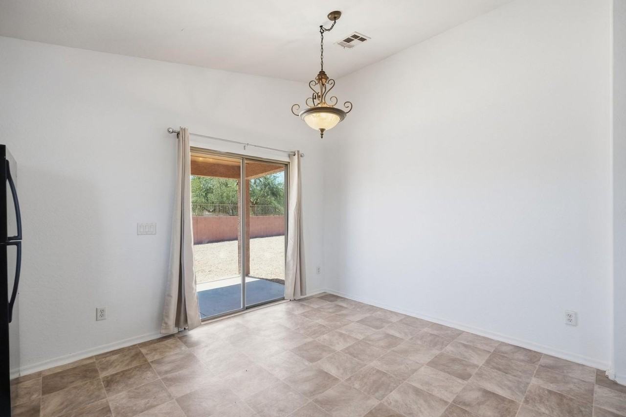 23851 W Lasso Ln - Photo 5 of 21