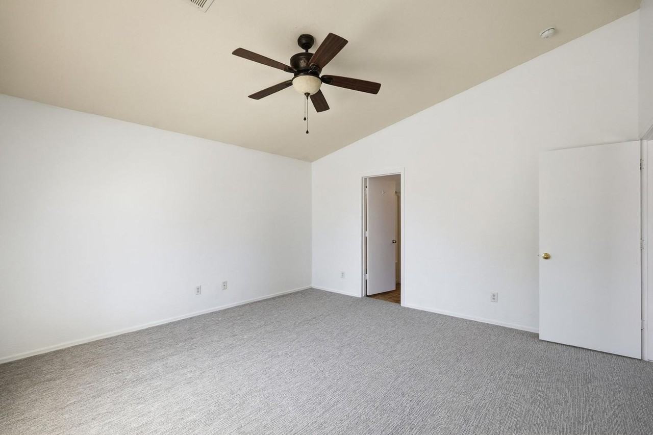 23851 W Lasso Ln - Photo 7 of 21