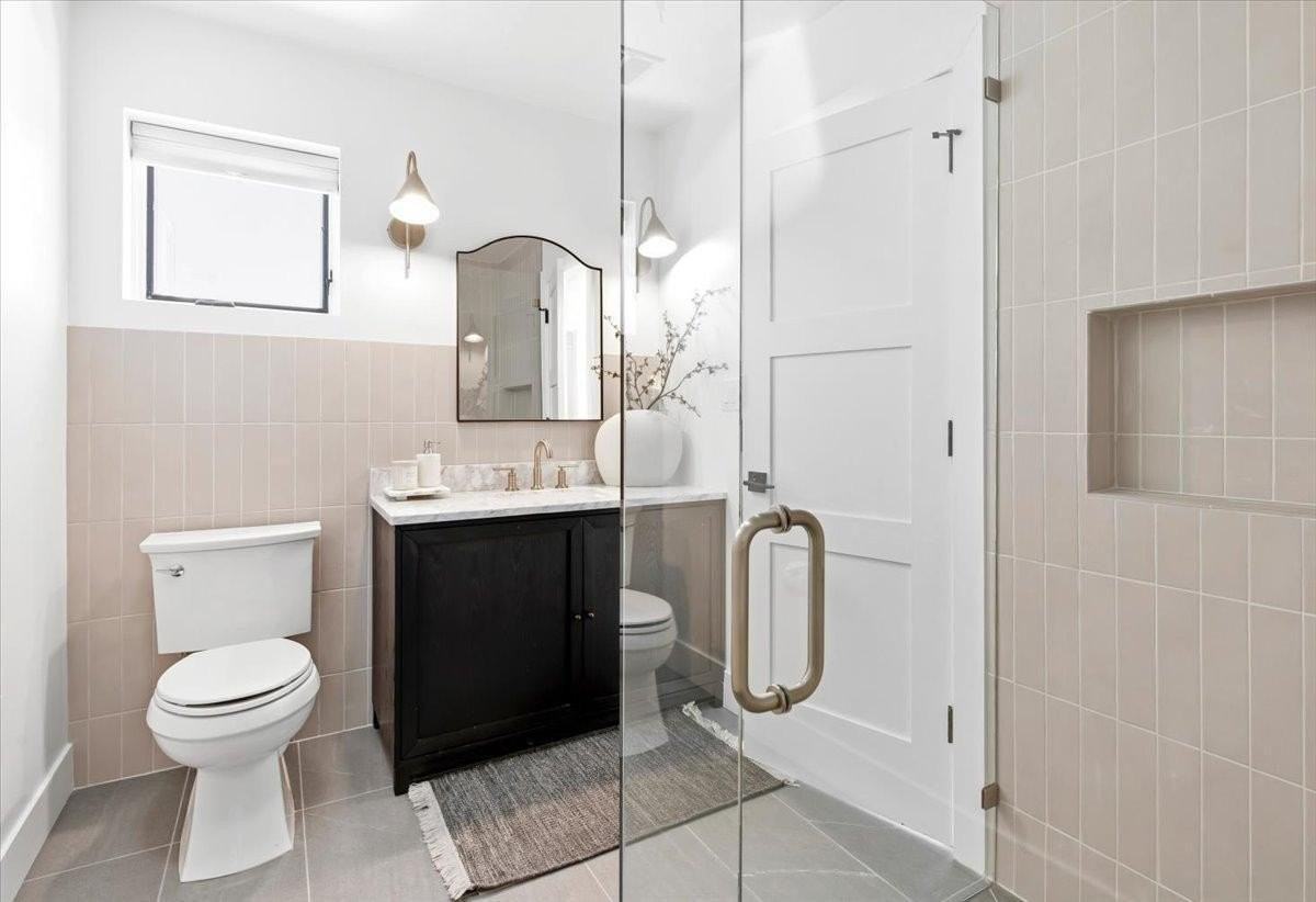 3631 N 54th Ct - Photo 6 of 50