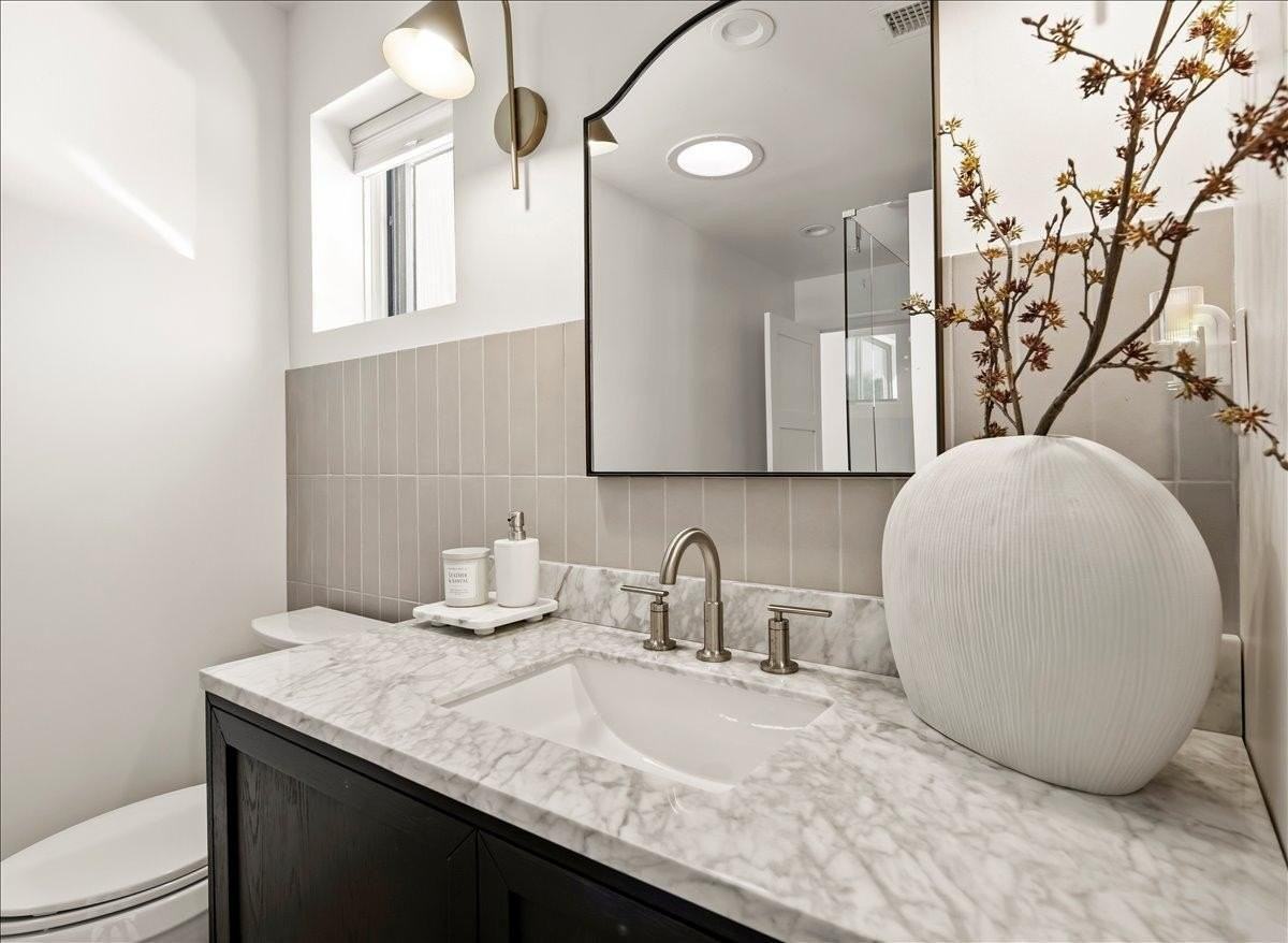 3631 N 54th Ct - Photo 7 of 50