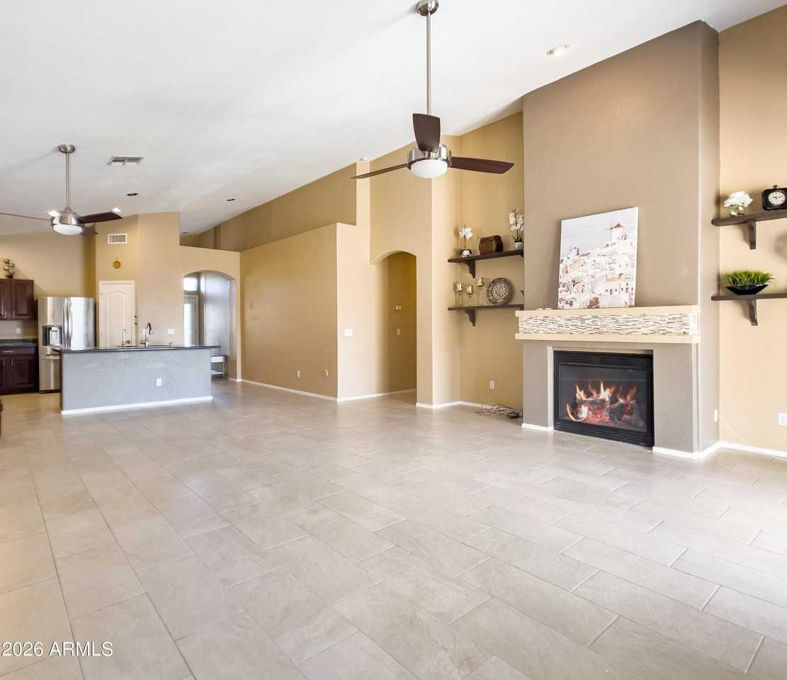 1084 N Martingale Rd - Photo 3 of 16