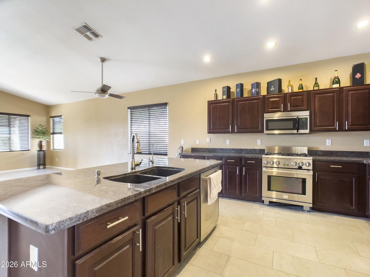 1084 N Martingale Rd - Photo 4 of 16