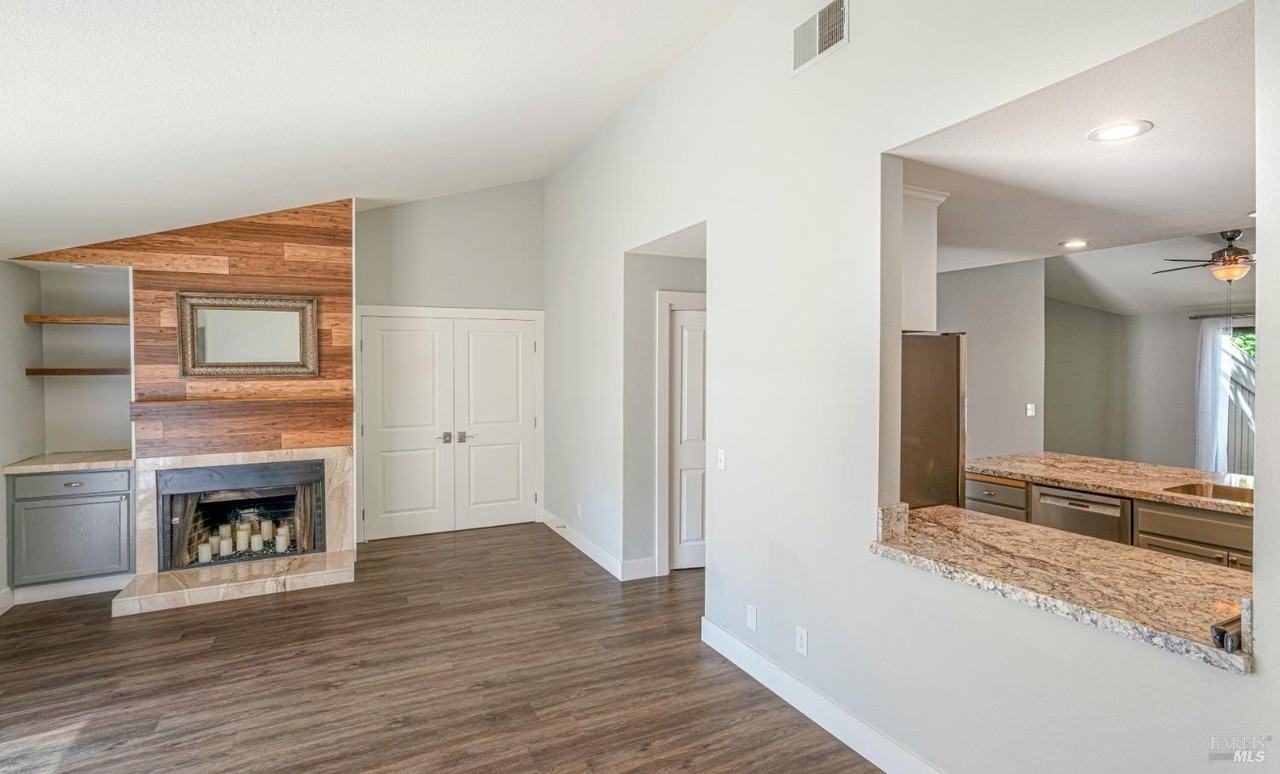 1328 Mission Blvd - Photo 3 of 16