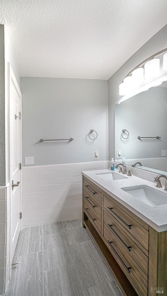 1328 Mission Blvd - Photo 7 of 16