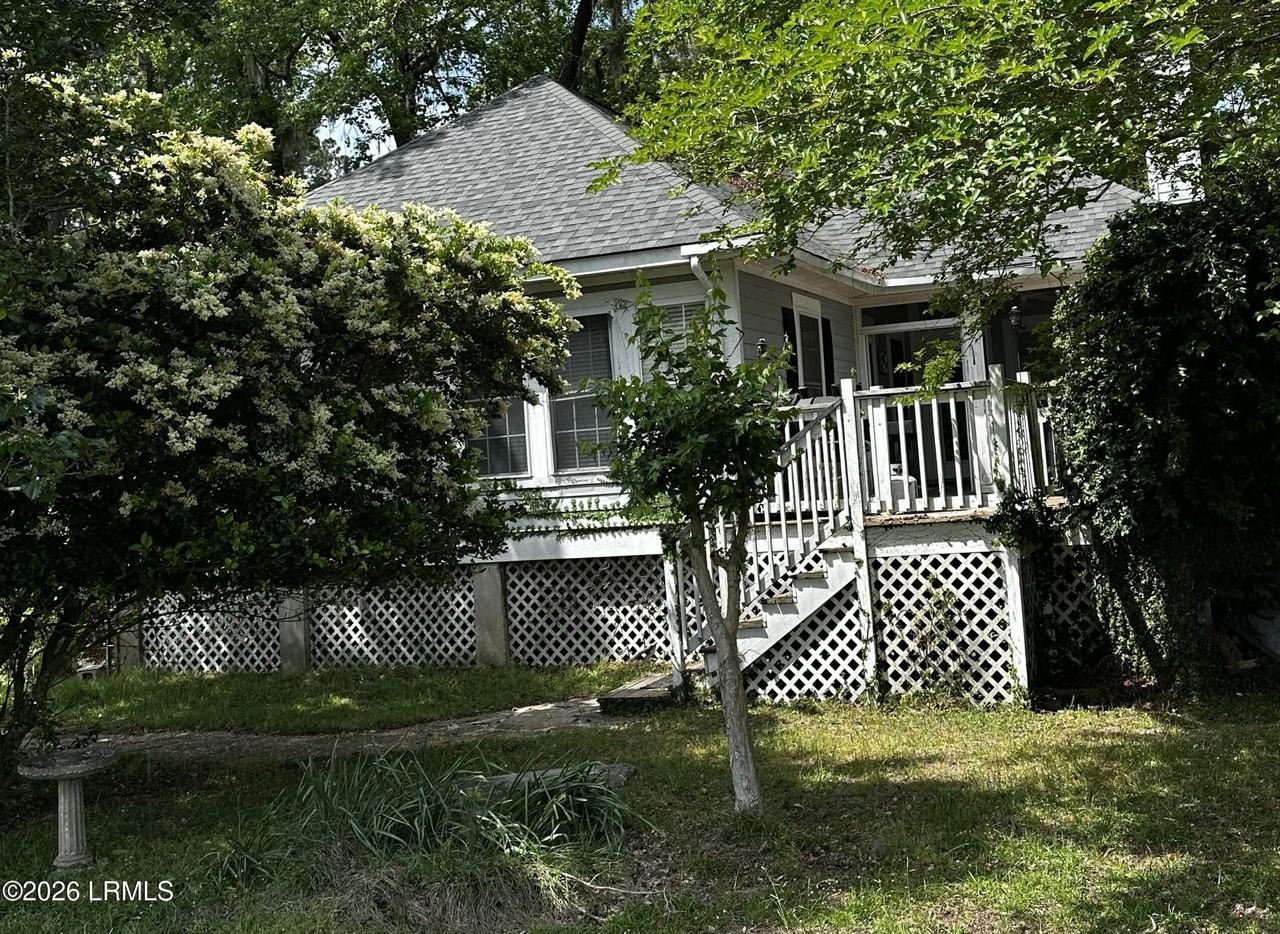70 Tuscarora Ave - Photo 2 of 3