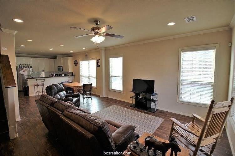 104 Richards St - Photo 2 of 8