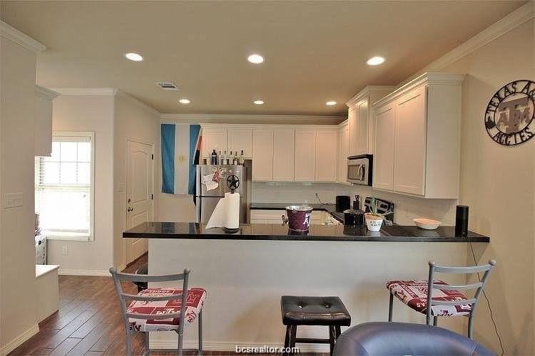 104 Richards St - Photo 5 of 8