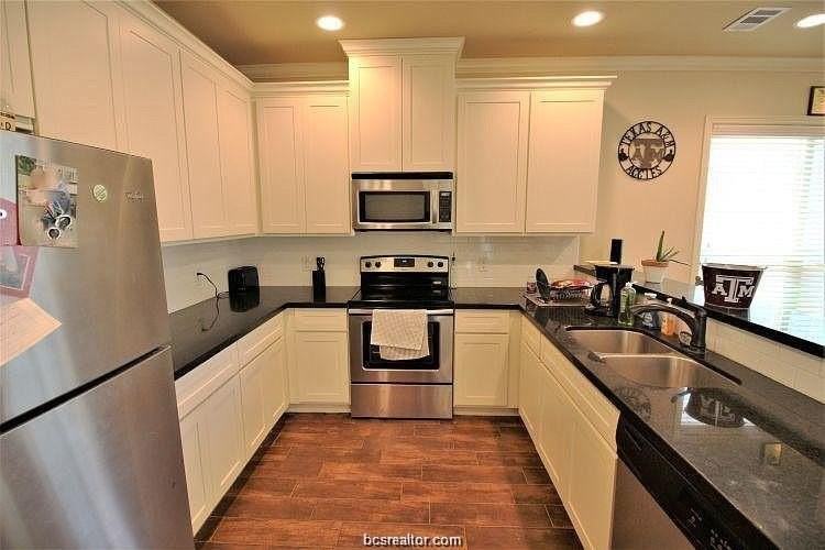 104 Richards St - Photo 6 of 8