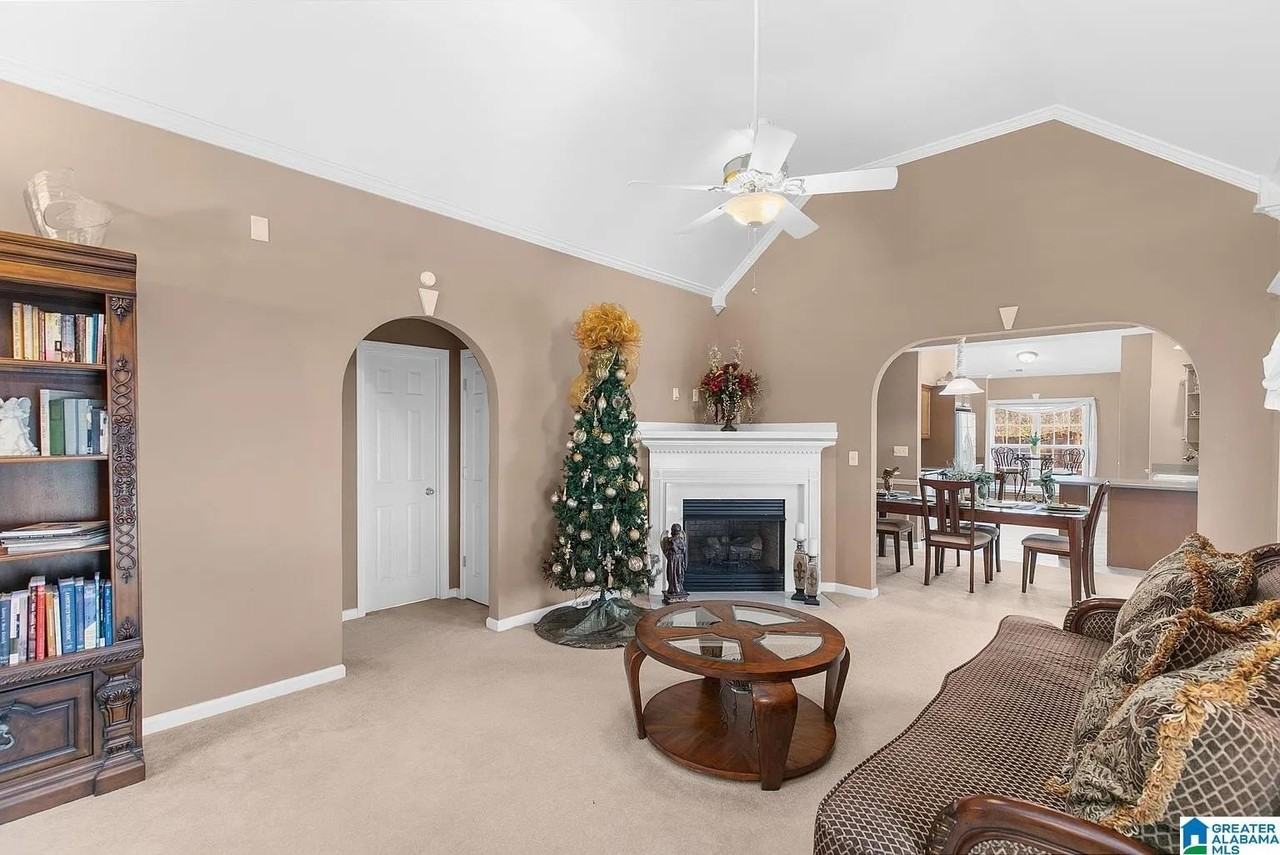 101 Hayesbury Ln - Photo 3 of 15