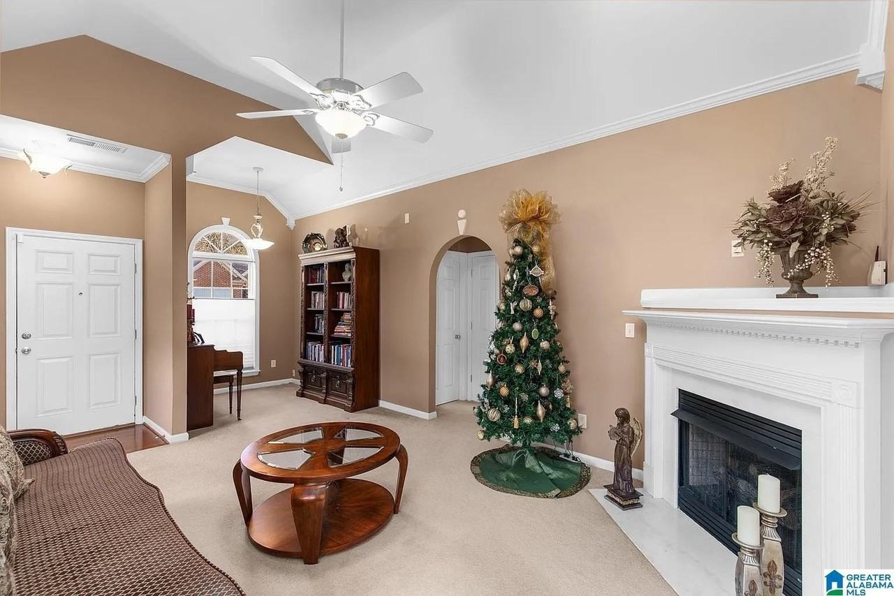 101 Hayesbury Ln - Photo 4 of 15