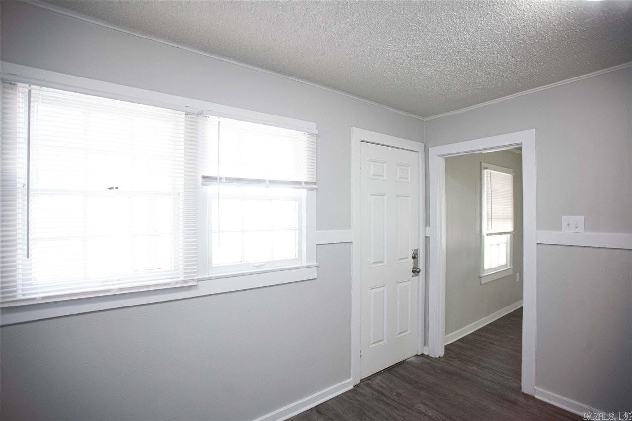 607 Prothro St - Photo 3 of 10