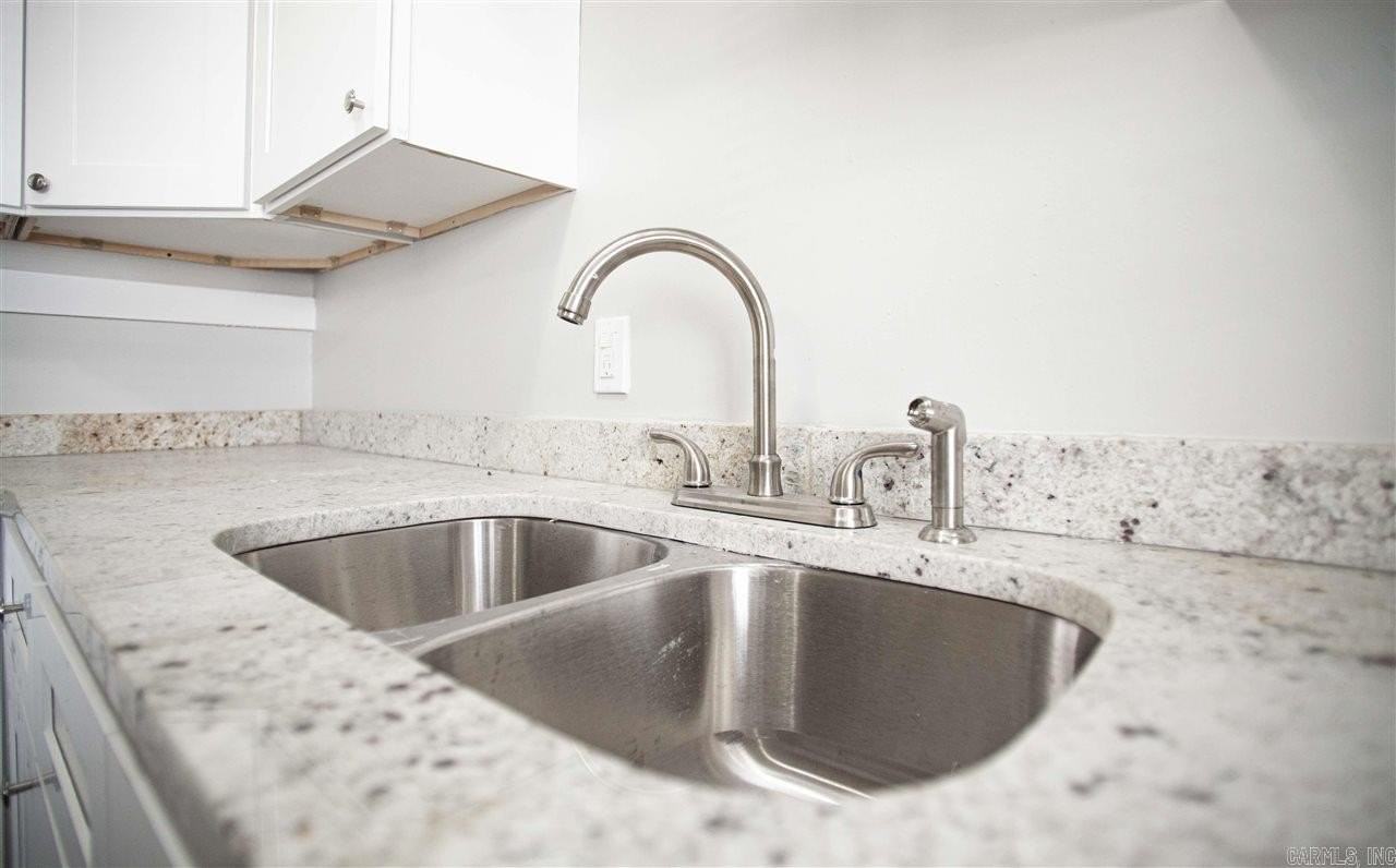 607 Prothro St - Photo 5 of 10