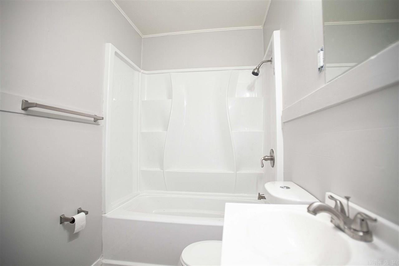 607 Prothro St - Photo 6 of 10