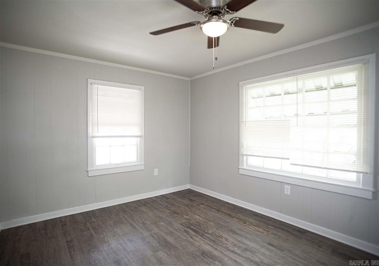 607 Prothro St - Photo 7 of 10